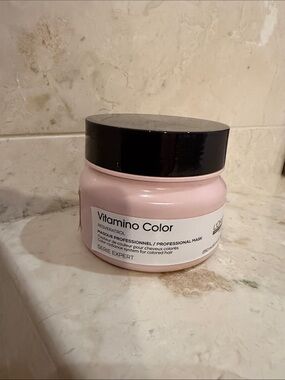 L'Oreal Vitamino Color Hair Mask Pink with Black Lid